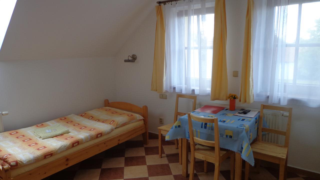 Pension Camp Prager Экстерьер фото
